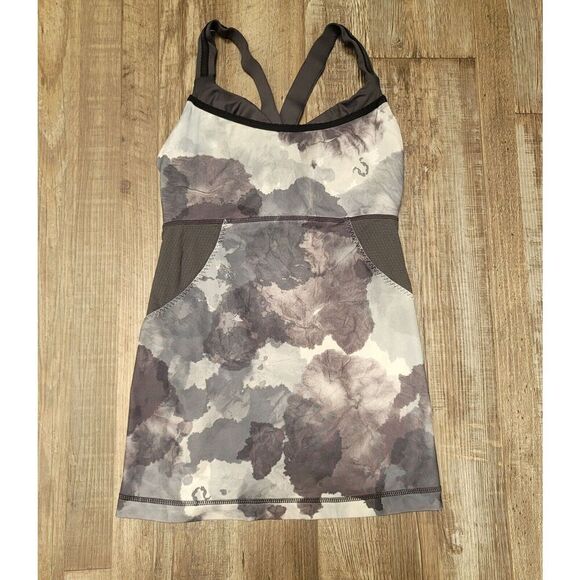 Lululemon Cross My Heart Athletic Tank Top Shirt Size 4 Gray Built in Bra - Picture 1 of 6